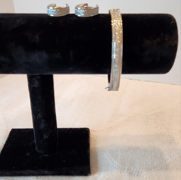Beautiful Bracelet & Earring Set Silver Sparkles from Kohls - Picture 3 of 3